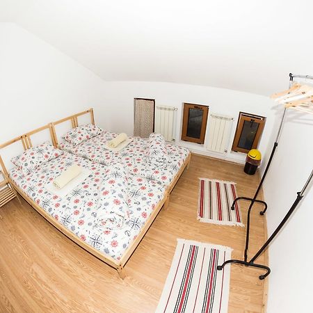 Exit Routine Hostel ทิมิชัวรา ภายนอก รูปภาพ