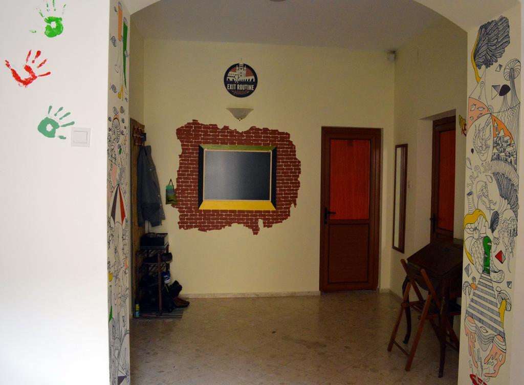 Exit Routine Hostel ทิมิชัวรา ภายนอก รูปภาพ