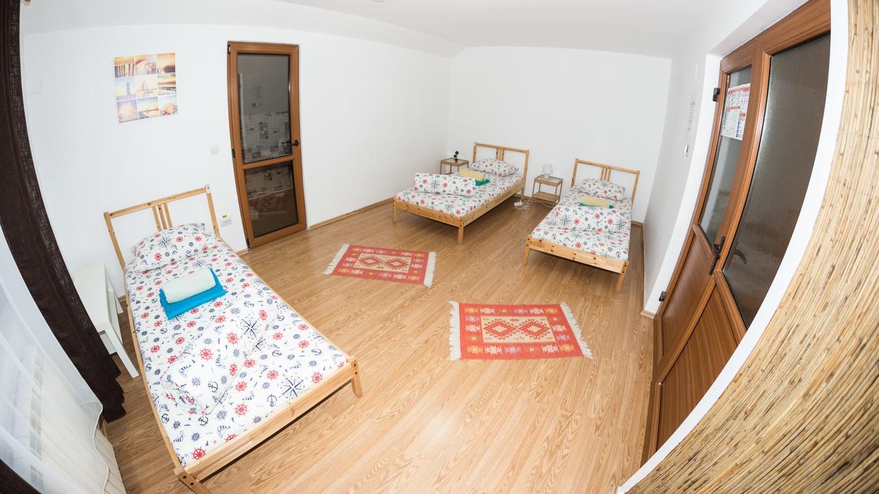 Exit Routine Hostel ทิมิชัวรา ภายนอก รูปภาพ